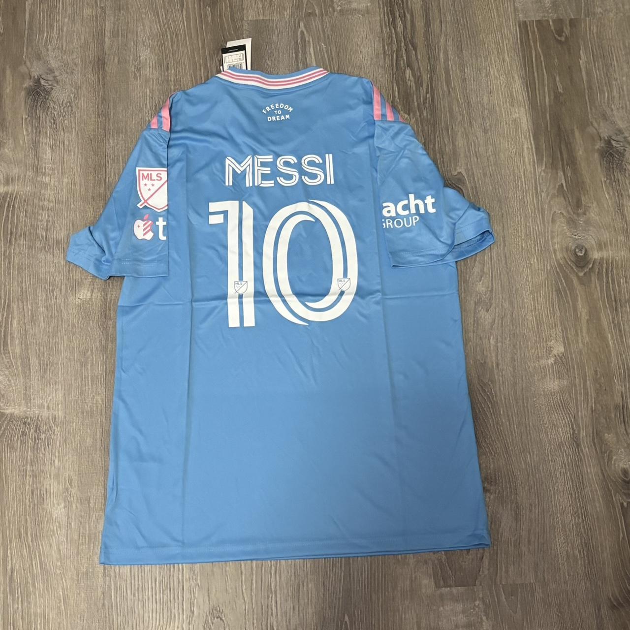 P0 Adidas Men's Blue T-shirt - Image 1