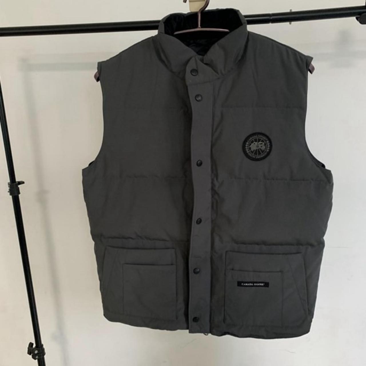 P0 Canada Goose Men's Grey Gilet - Image 1