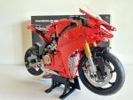 LEGO Technic Ducati Panigale V4 R - Image 3