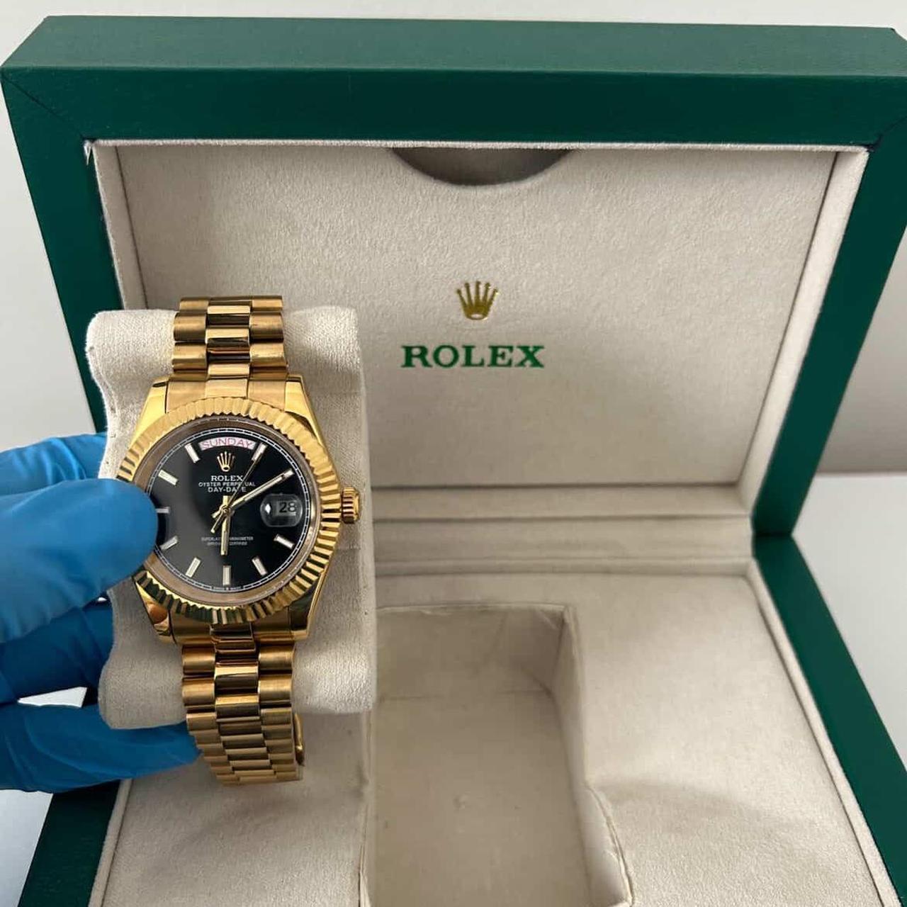 P0-69 Men’s Gold Watch - Image 1