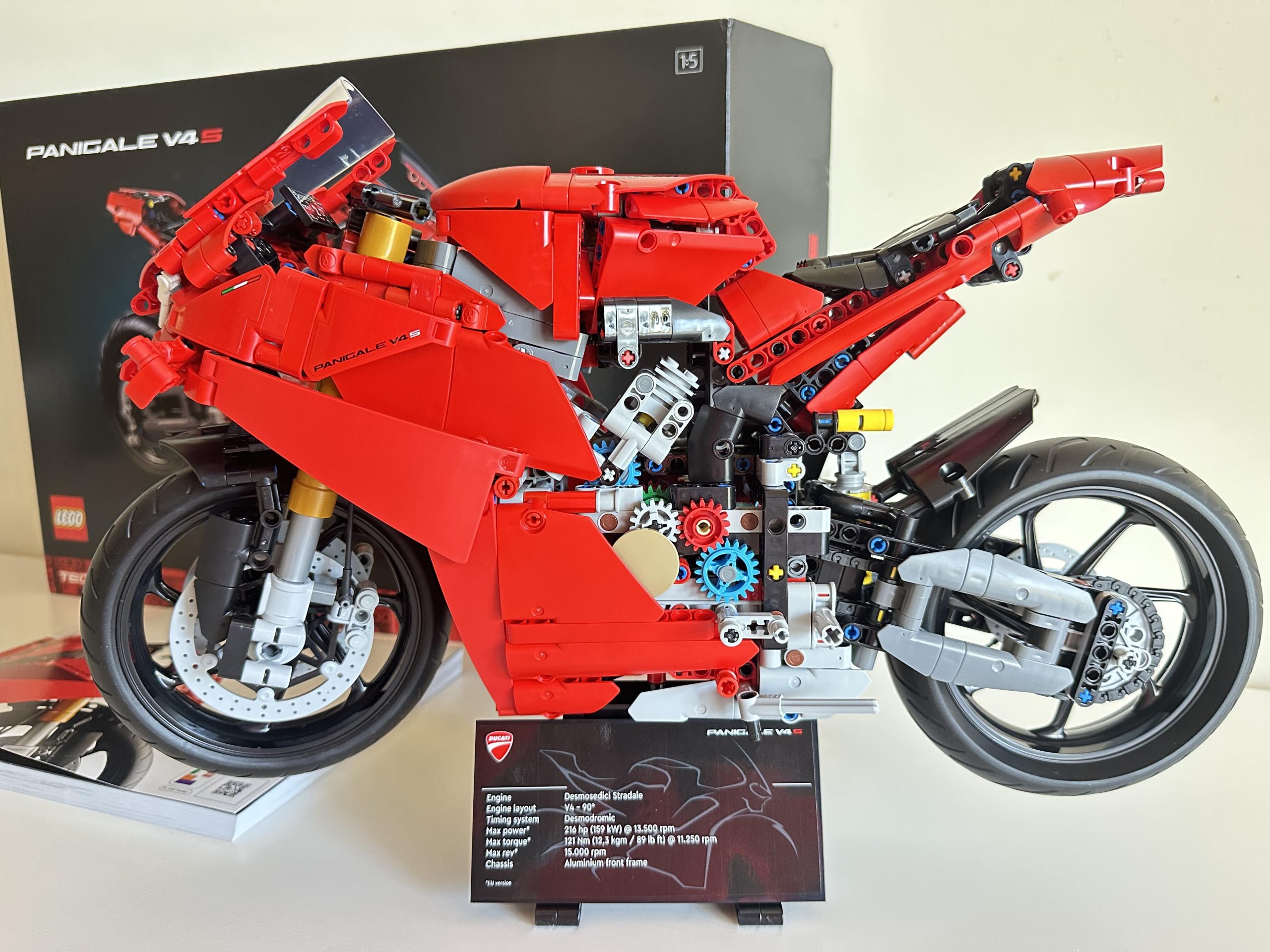 ae33ed00 LEGO Technic Ducati Panigale V4 R - Image 1