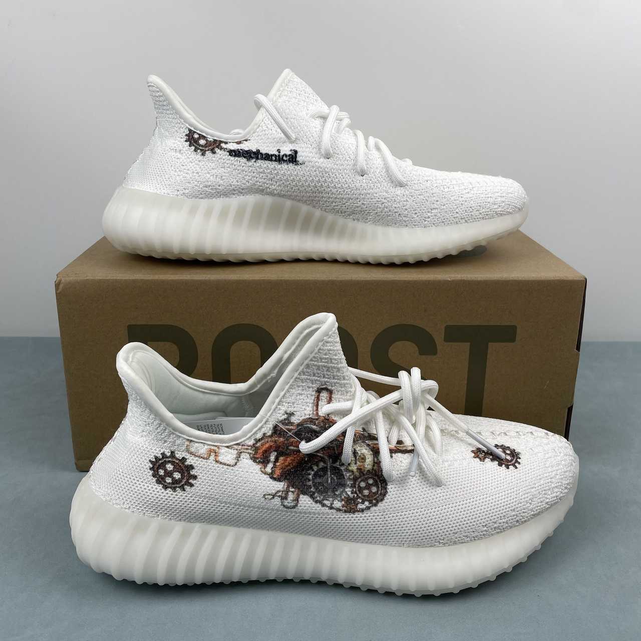 0b10432f Adidas Yeezy - Image 1