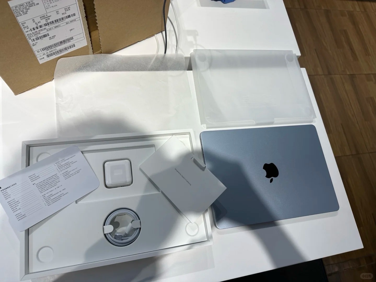 24938445 iPad MacBook Air - Image 1