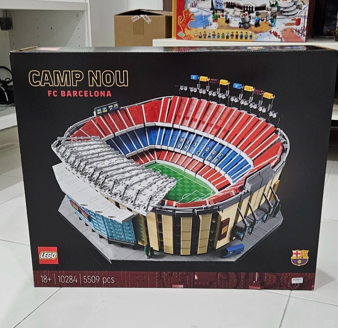 2cf347d4 LEGO 10284 Camp Nou Stadium - Image 1