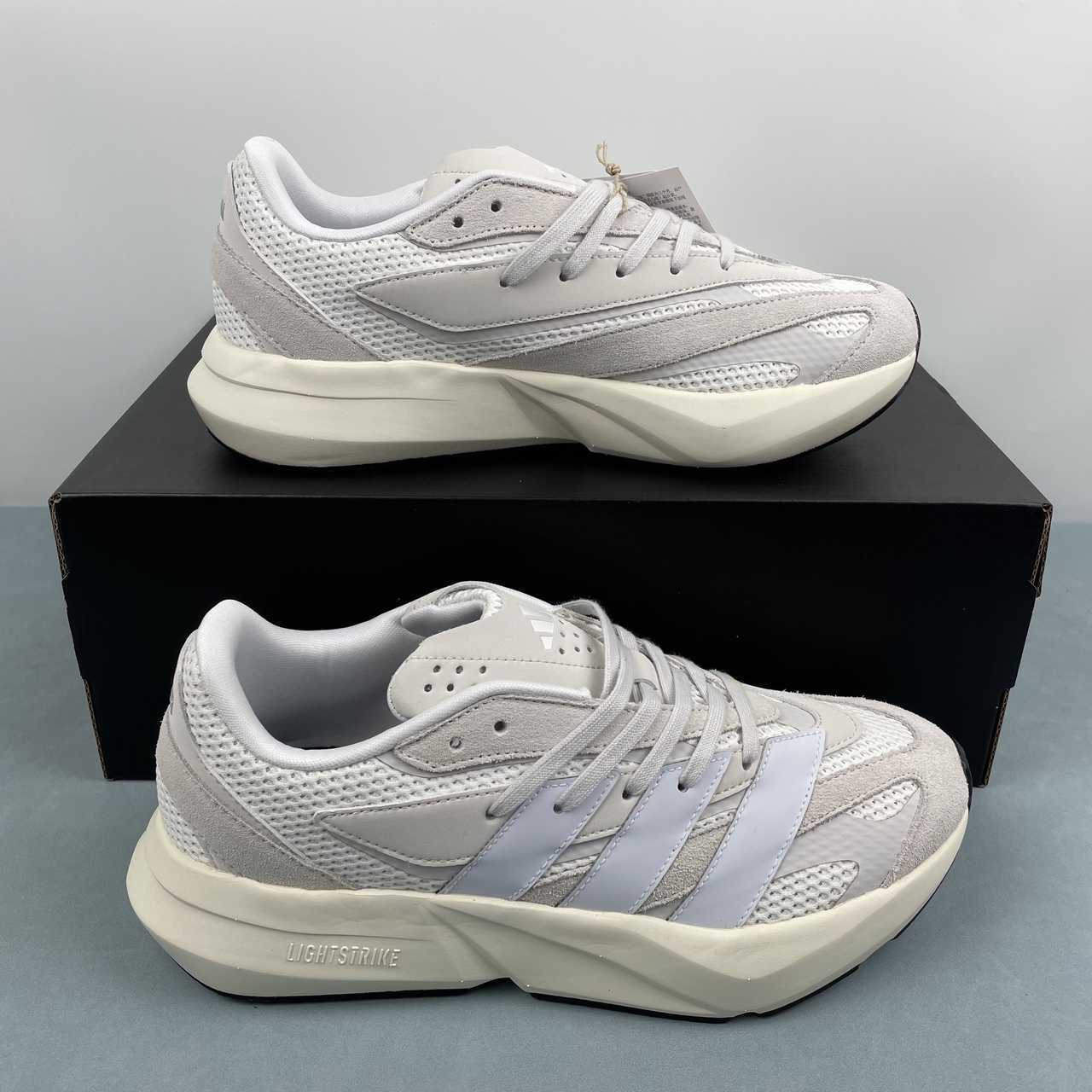 49728fb3 Adidas Lightblaze - Image 1