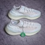 Adidas Yeezy - Image 4