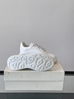 Alexander McQueen - Image 10