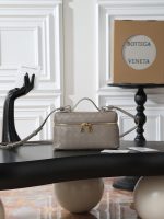 Bottega Veneta Bag - Image 2