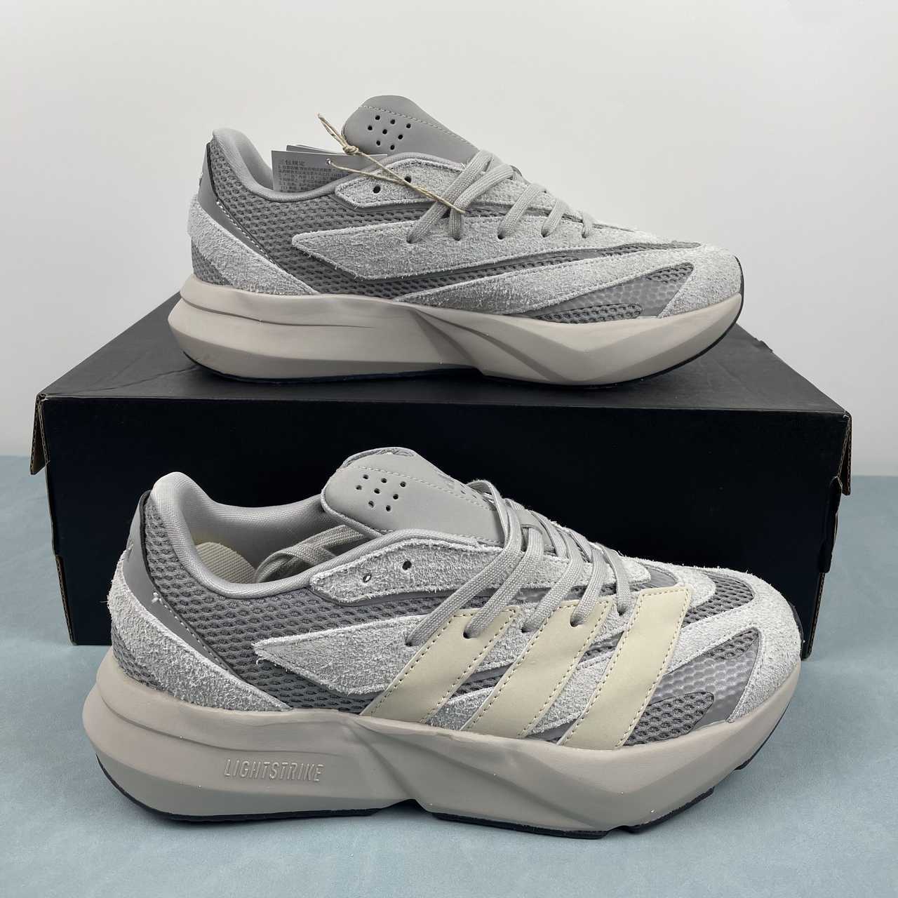 a7f2e28b Adidas Lightblaze - Image 1