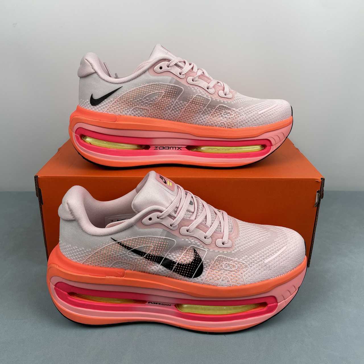 b0c10381 Nike Vomero Premium - Image 1