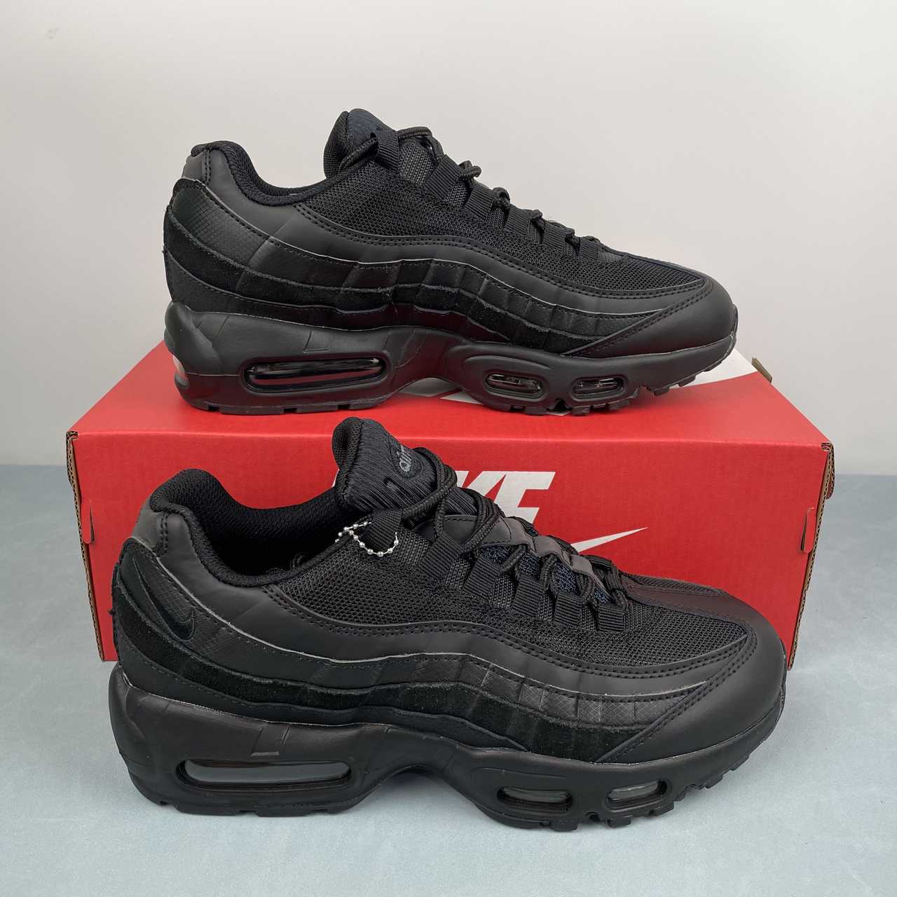 ba04e266 NIKE Air Max 95 - Image 1