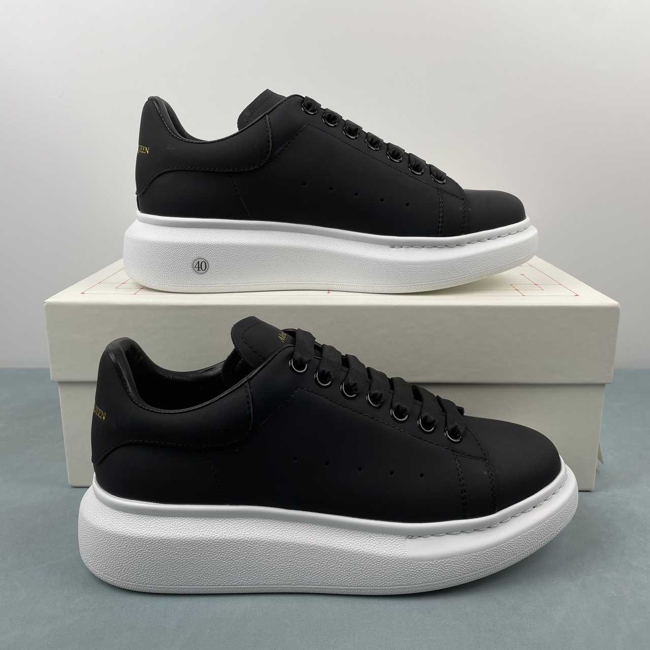 f2e70b13 Alexander McQueen - Image 1