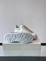 Alexander McQueen - Image 10