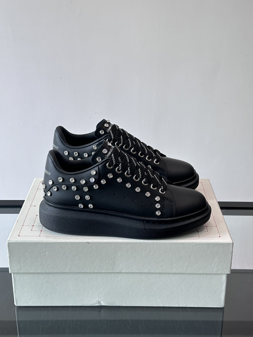 f8240e19 Alexander McQueen - Image 1