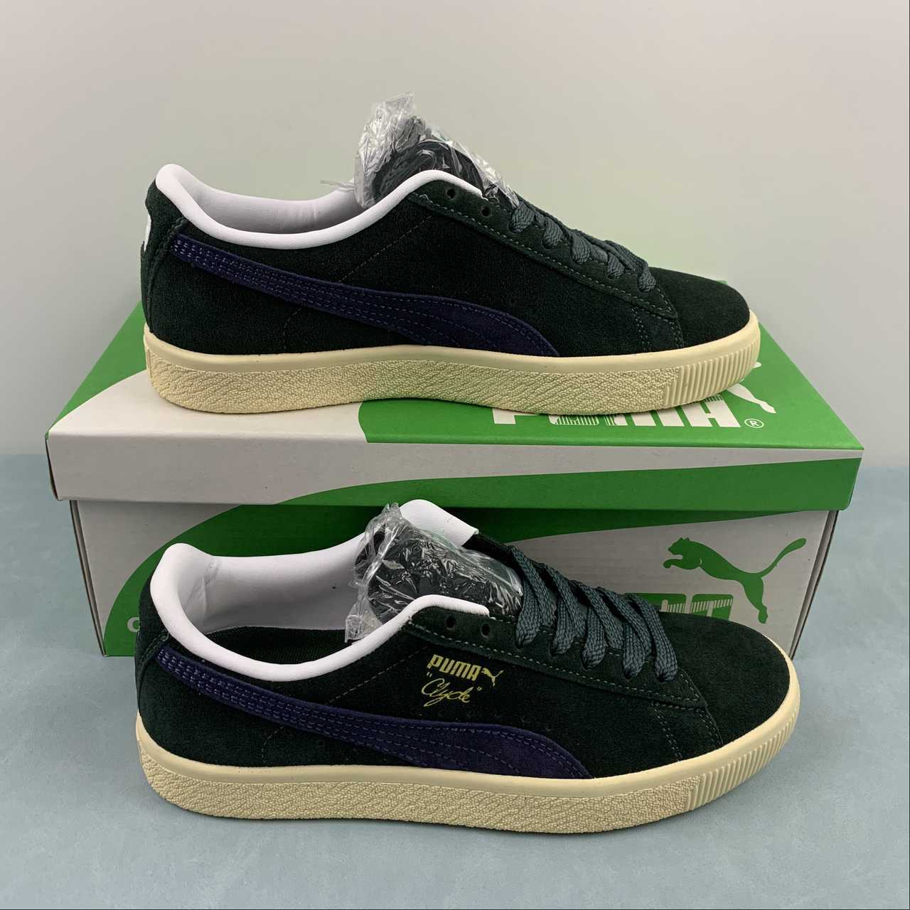 ffc127b5 Suede VTG PHANTACi green gables-new navy - Image 1