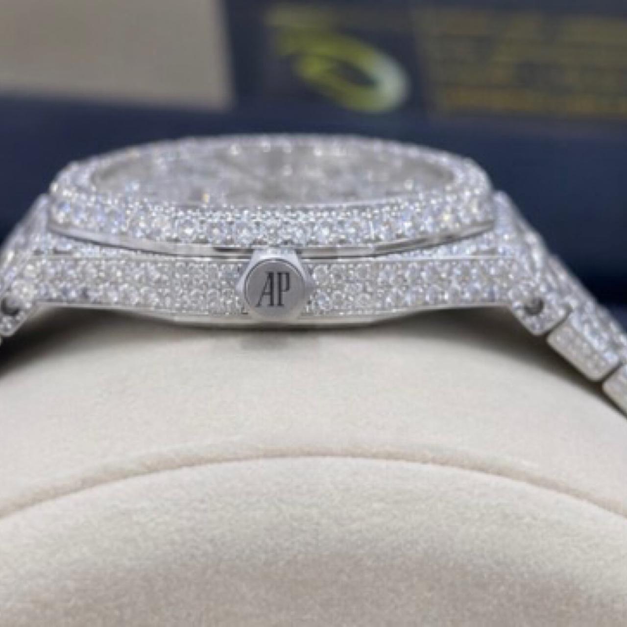 P0-18 Audemars Piguet Men’s Silver and White Watch - Image 1