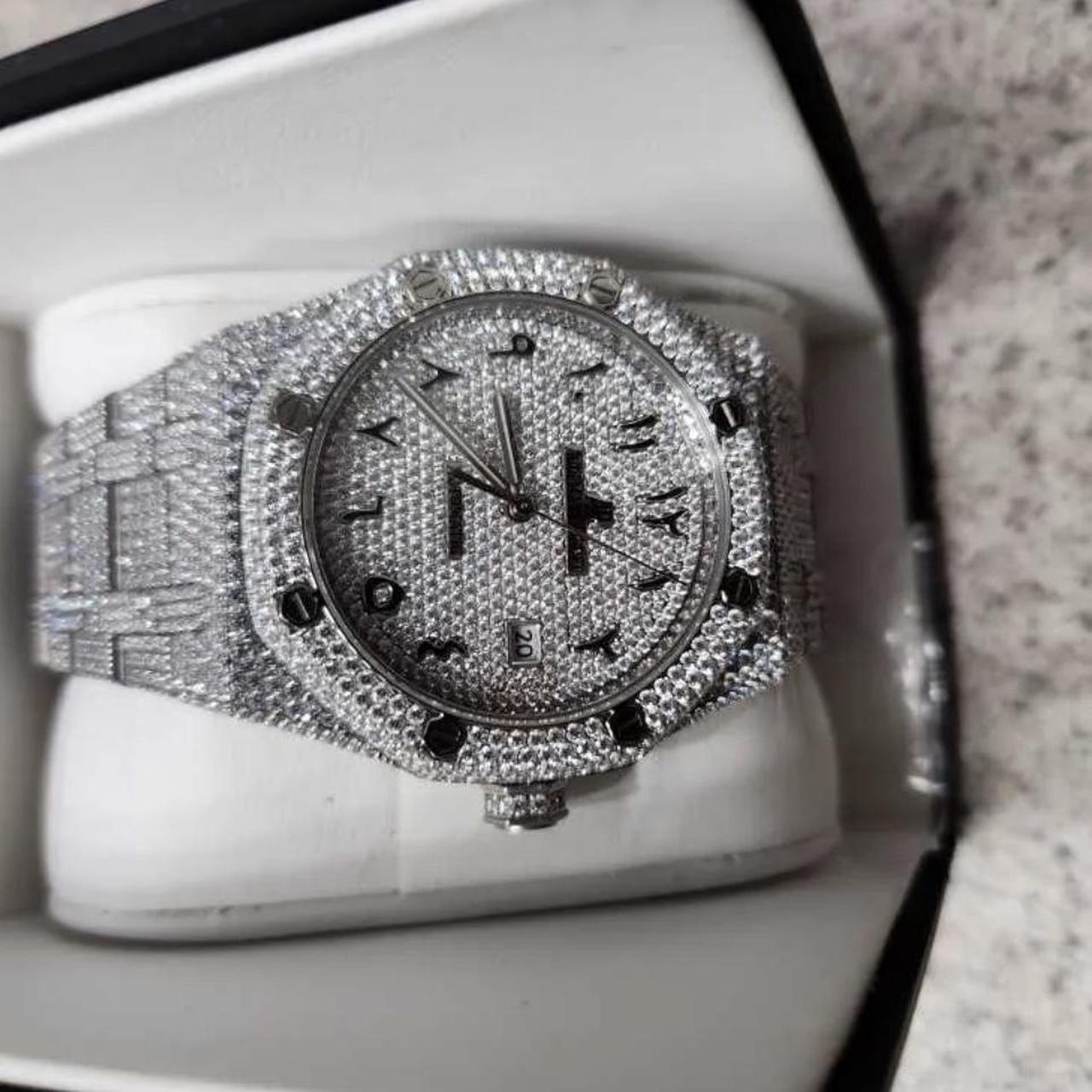 P0-33 Audemars Piguet Men’s Silver and White Watch - Image 1
