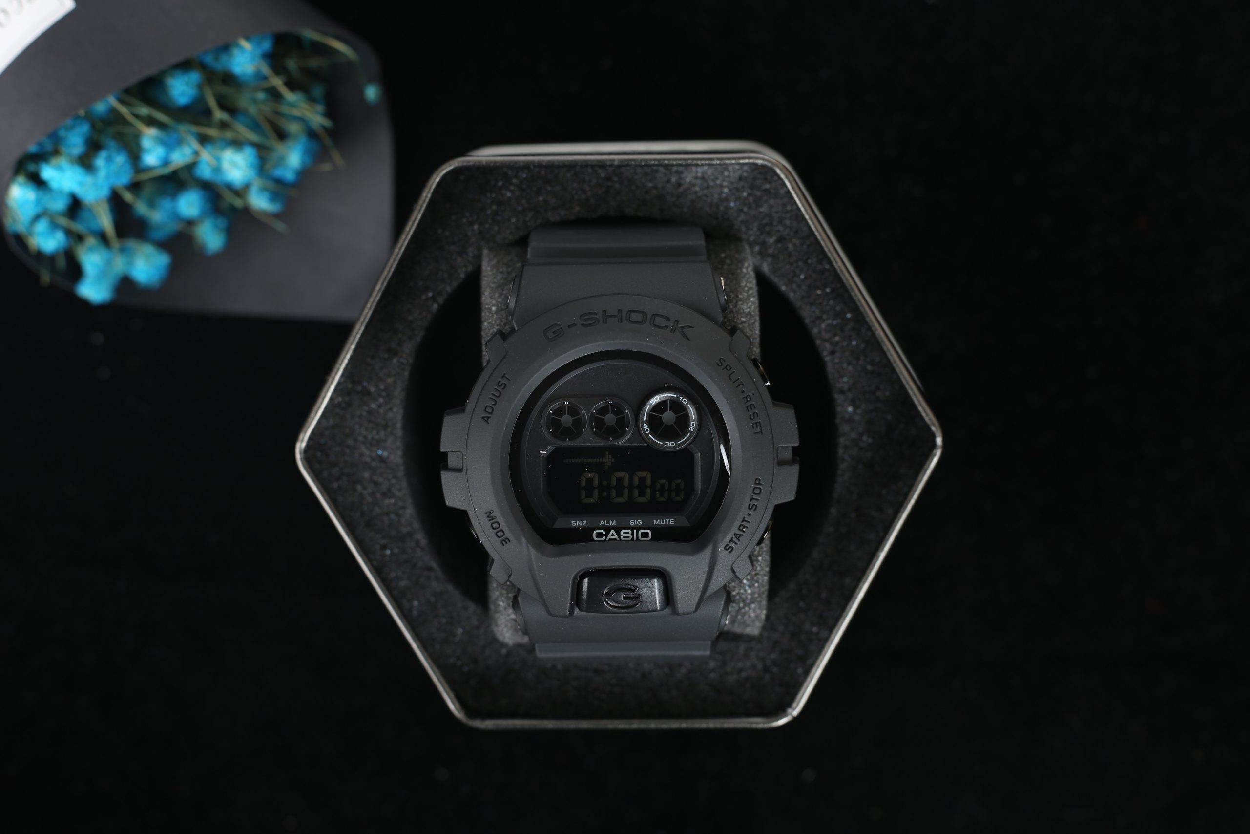 f4a86a03 G-Shock DW-6900 - Image 1