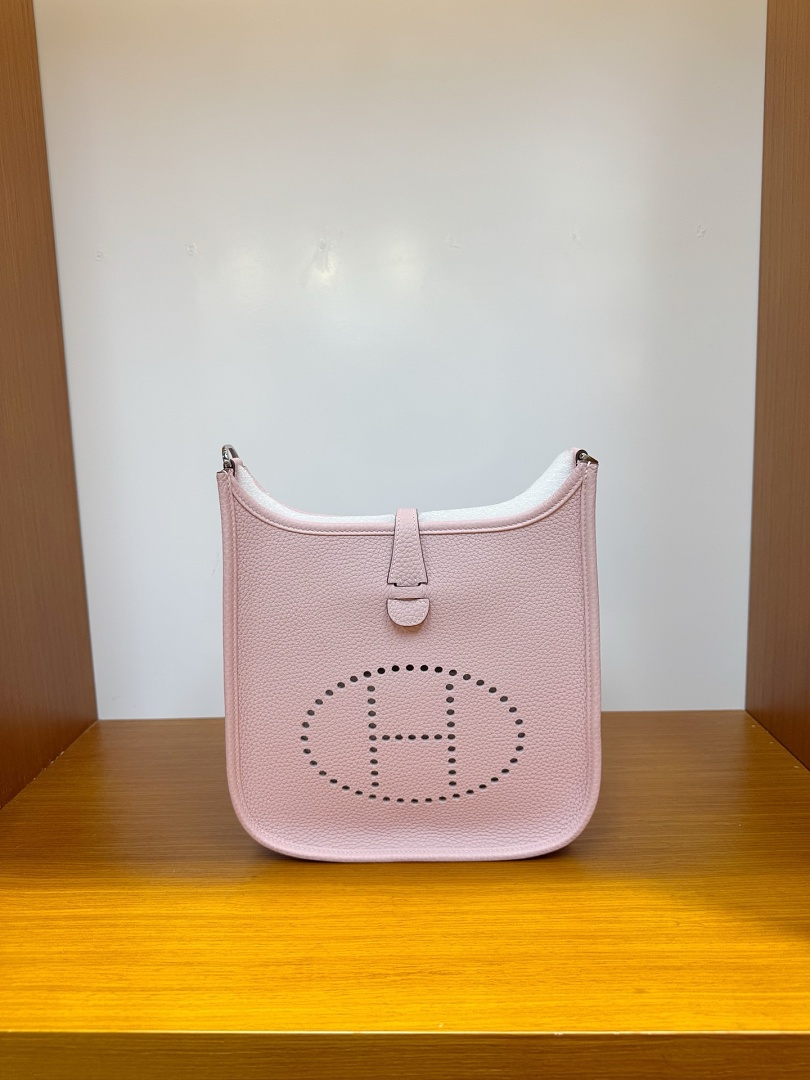 a3d2ea23 Hermes Bag - Image 1